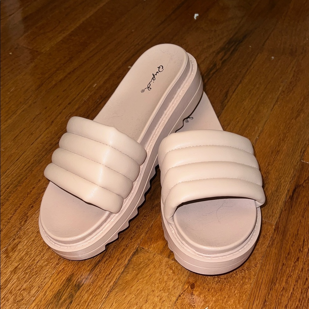 Qupid Baby Pink Platform Sandal Slip On’s Women’s Size 7